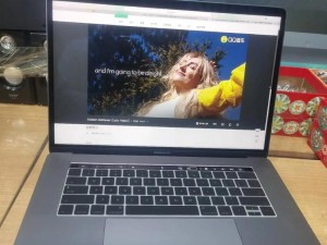 1819 岁 macbook 日本 hd 被限制版笔记本电脑，性能卓越，使用方便