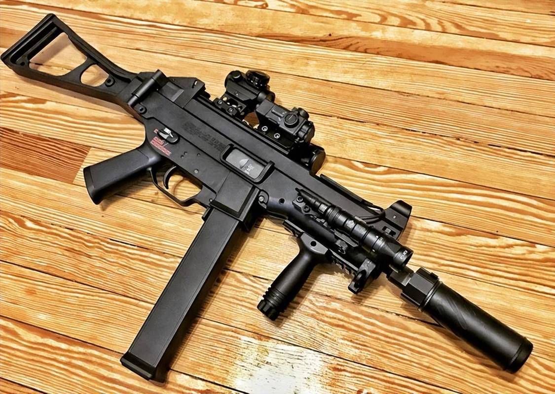 大狙蹭大雷照片——德国 H&K MP7 冲锋枪